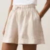 Shorts aus 100 % Leinen mit mittlerer Leibhöhe Shorts aus 100 % Leinen mit mittlerer Leibhöhe