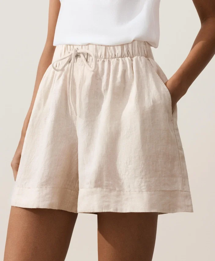 Shorts aus 100 % Leinen mit mittlerer Leibhöhe Shorts aus 100 % Leinen mit mittlerer Leibhöhe
