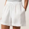 Shorts aus 100 % Leinen mit mittlerer Leibhöhe Shorts aus 100 % Leinen mit mittlerer Leibhöhe