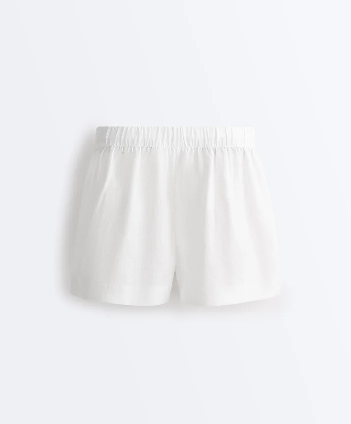 Shorts aus 100 % Leinen mit mittlerer Leibhöhe Shorts aus 100 % Leinen mit mittlerer Leibhöhe