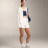 Gewaschene Strickjacke mit Kapuze Gewaschene Strickjacke mit Kapuze