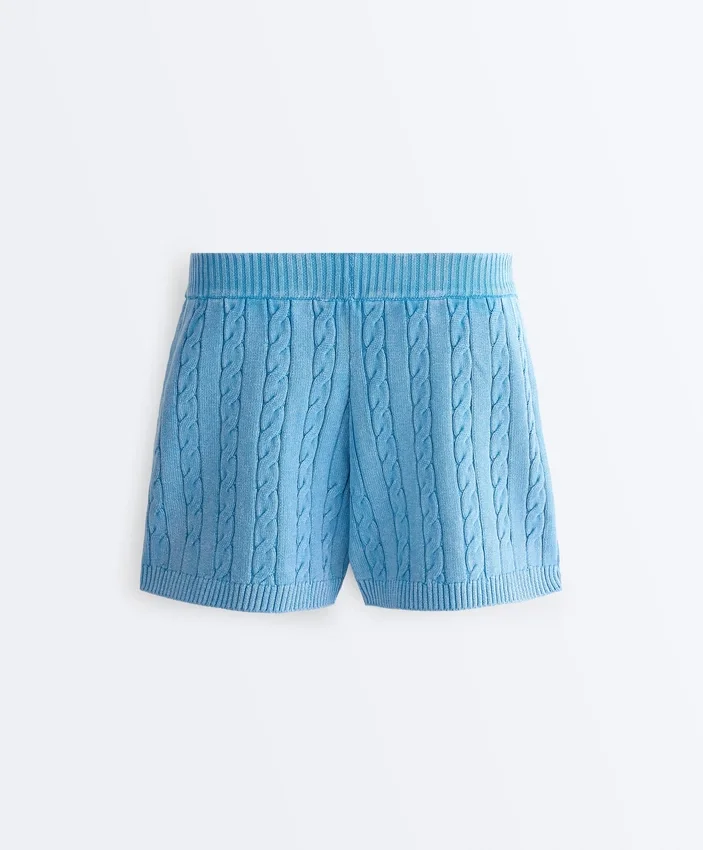 Shorts aus gewaschenem Strick mit Zopfmuster Shorts aus gewaschenem Strick mit Zopfmuster
