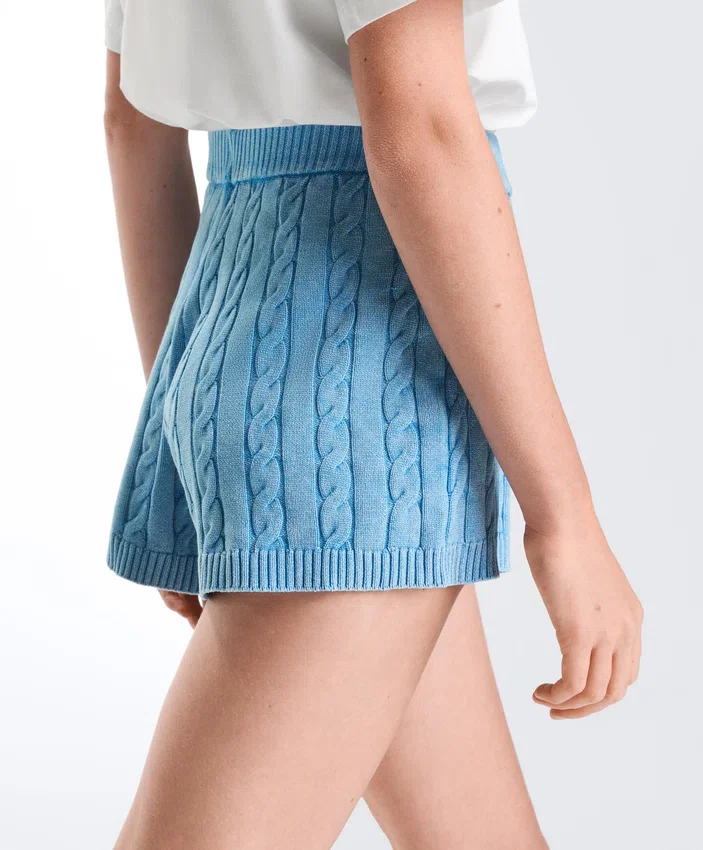 Shorts aus gewaschenem Strick mit Zopfmuster Shorts aus gewaschenem Strick mit Zopfmuster