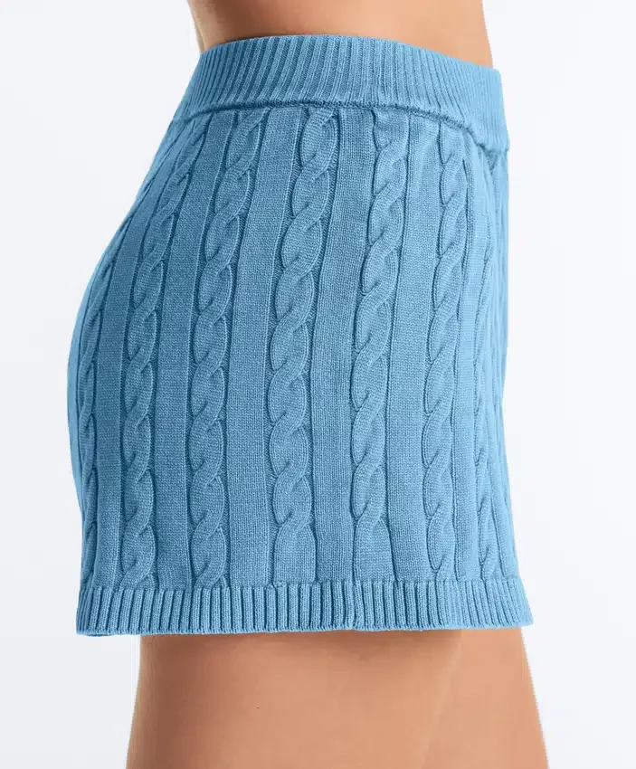 Shorts aus gewaschenem Strick mit Zopfmuster Shorts aus gewaschenem Strick mit Zopfmuster