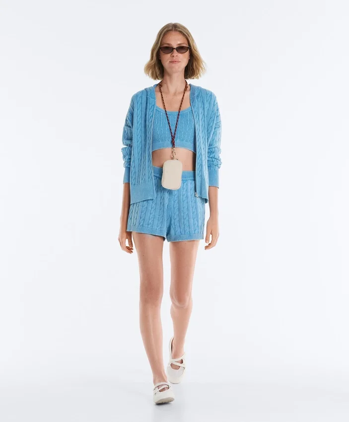 Shorts aus gewaschenem Strick mit Zopfmuster Shorts aus gewaschenem Strick mit Zopfmuster