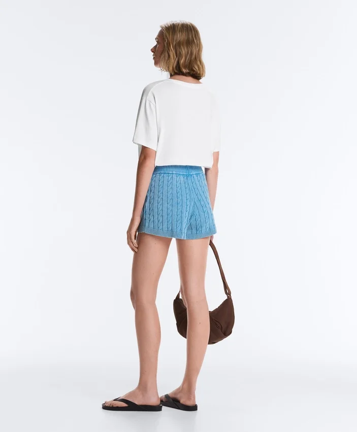 Shorts aus gewaschenem Strick mit Zopfmuster Shorts aus gewaschenem Strick mit Zopfmuster
