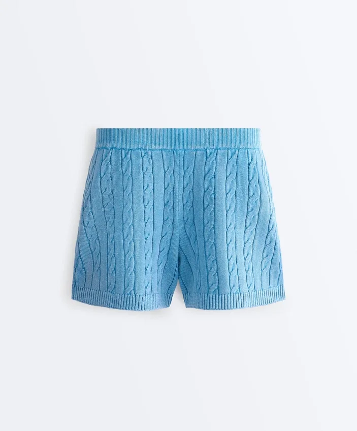 Shorts aus gewaschenem Strick mit Zopfmuster Shorts aus gewaschenem Strick mit Zopfmuster
