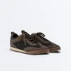 Sneaker aus Materialmix Sneaker aus Materialmix