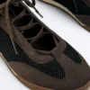 Sneaker aus Materialmix Sneaker aus Materialmix