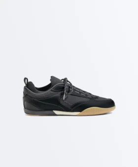 Sneaker im Sockenstil