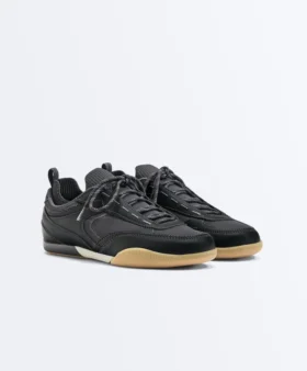 Sneaker im Sockenstil