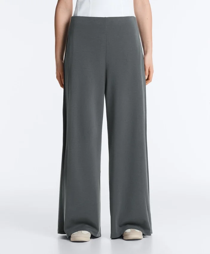 Soft Touch-Hose mit weitem Bein, Seitenfalten und Modal Soft Touch-Hose mit weitem Bein, Seitenfalten und Modal