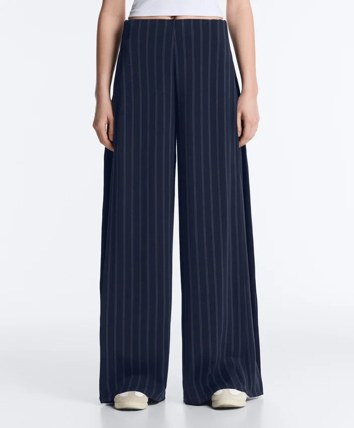 Soft Touch-Hose mit weitem Bein, Seitenfalten und Modal Soft Touch-Hose mit weitem Bein, Seitenfalten und Modal