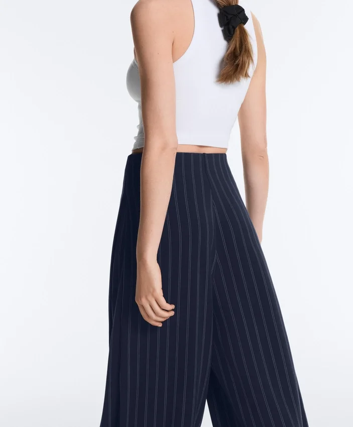 Soft Touch-Hose mit weitem Bein, Seitenfalten und Modal Soft Touch-Hose mit weitem Bein, Seitenfalten und Modal