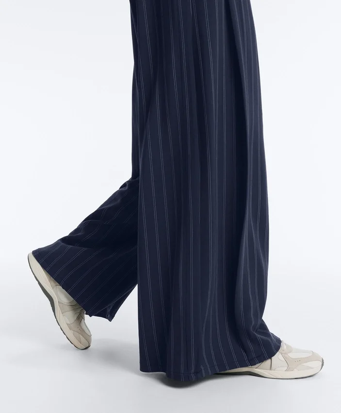 Soft Touch-Hose mit weitem Bein, Seitenfalten und Modal Soft Touch-Hose mit weitem Bein, Seitenfalten und Modal