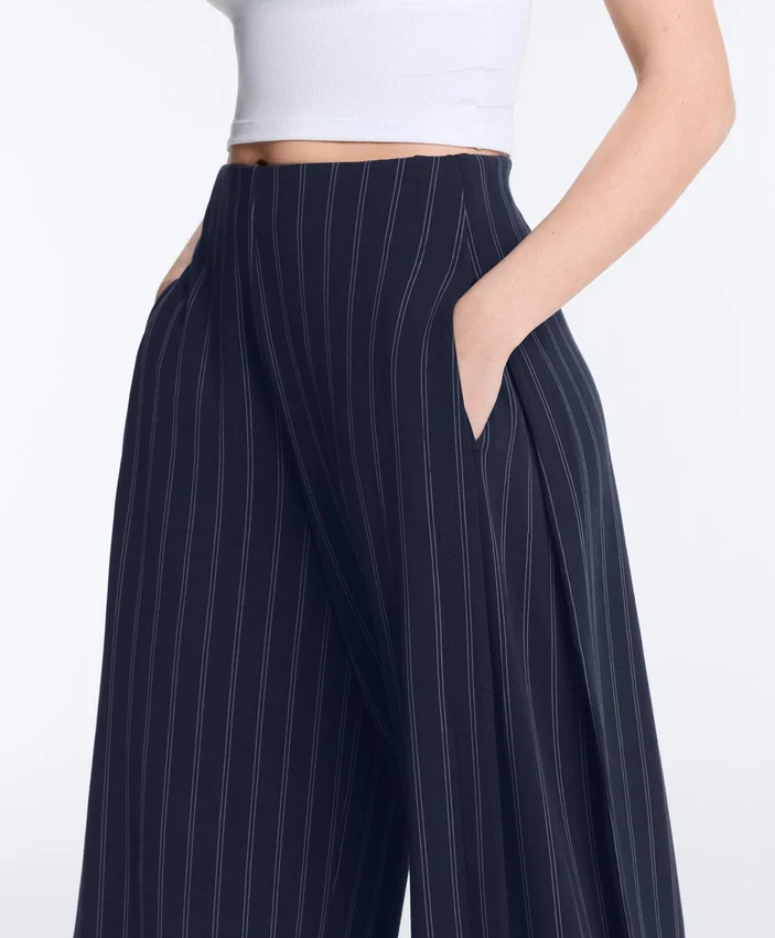 Soft Touch-Hose mit weitem Bein, Seitenfalten und Modal Soft Touch-Hose mit weitem Bein, Seitenfalten und Modal
