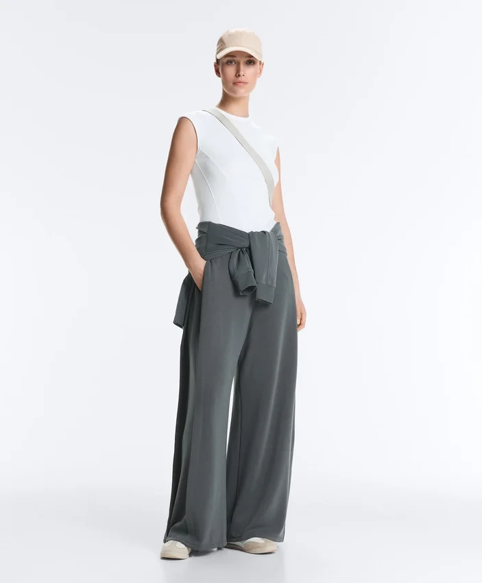 Soft Touch-Hose mit weitem Bein, Seitenfalten und Modal Soft Touch-Hose mit weitem Bein, Seitenfalten und Modal