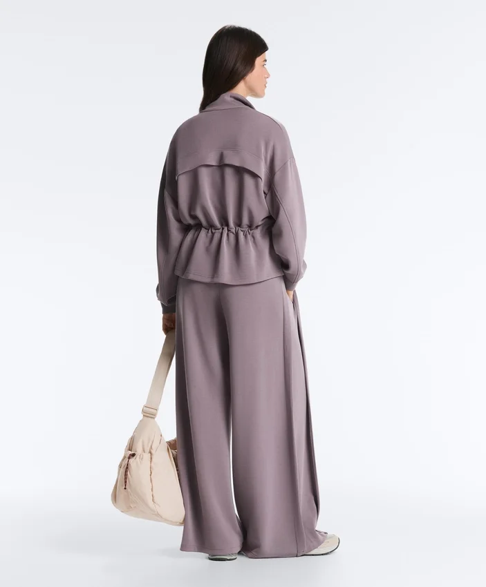 Soft Touch-Modal-Jacke mit verstellbarer Taille und hohem Kragen Soft Touch-Modal-Jacke mit verstellbarer Taille und hohem Kragen