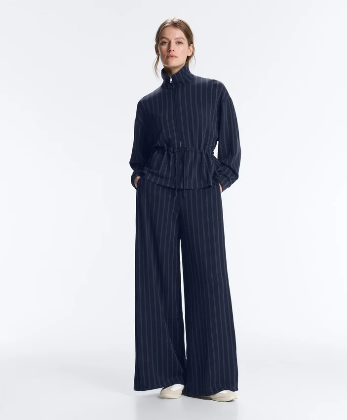 Soft Touch-Hose mit weitem Bein, Seitenfalten und Modal Soft Touch-Hose mit weitem Bein, Seitenfalten und Modal