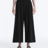 Soft Touch-Hose mit weitem Schnitt und kurzen Ärmeln aus Modal mit Falten Soft Touch-Hose mit weitem Schnitt und kurzen Ärmeln aus Modal mit Falten