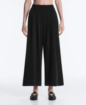 Soft Touch-Hose mit weitem Schnitt und kurzen Ärmeln aus Modal mit Falten