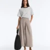 Soft Touch-Hose mit weitem Schnitt und kurzen Ärmeln aus Modal mit Falten Soft Touch-Hose mit weitem Schnitt und kurzen Ärmeln aus Modal mit Falten