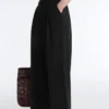 Soft Touch-Hose mit weitem Schnitt und kurzen Ärmeln aus Modal mit Falten Soft Touch-Hose mit weitem Schnitt und kurzen Ärmeln aus Modal mit Falten