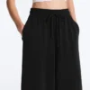 Soft Touch-Hose mit weitem Schnitt und Modal