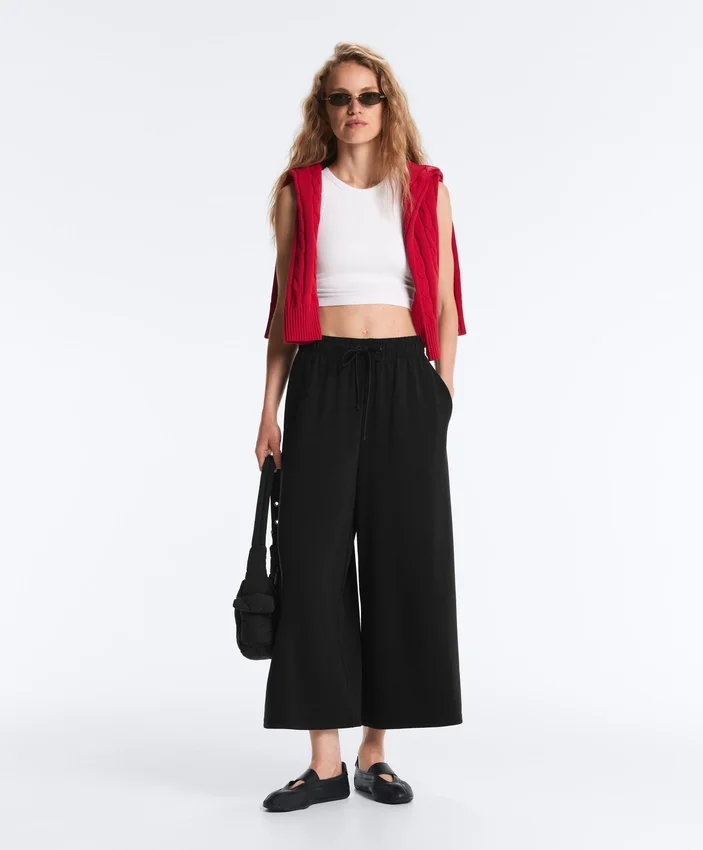 Tops aus Modal-Mischgewebe mit Cups Tops aus Modal-Mischgewebe mit Cups