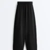 Soft Touch-Hose mit weitem Schnitt und Modal