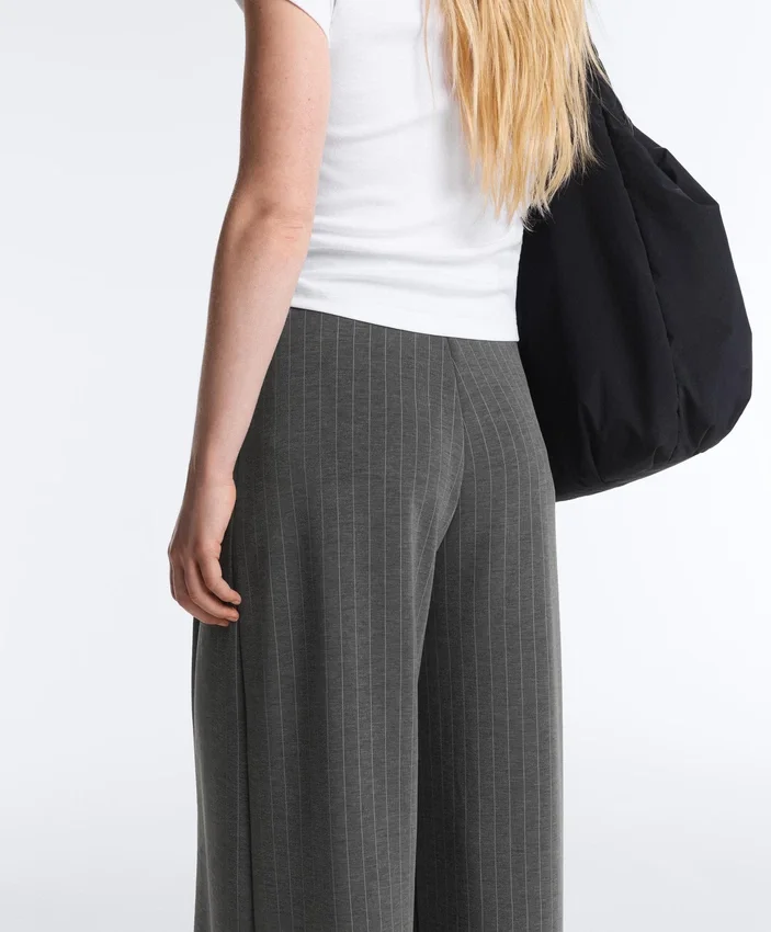 Soft Touch-Modal-Hose mit Nadelstreifen und weitem Bein Soft Touch-Modal-Hose mit Nadelstreifen und weitem Bein