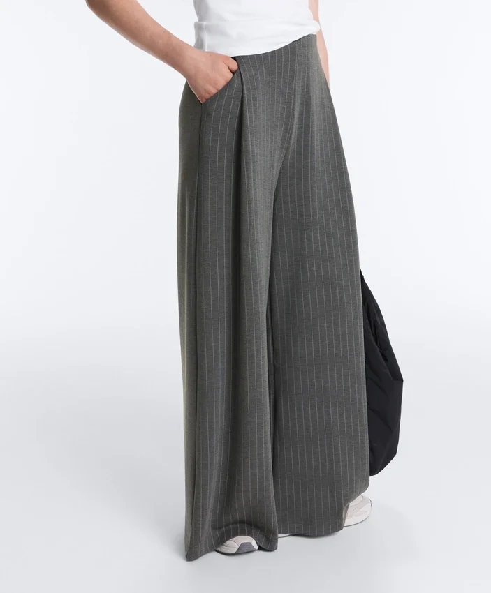 Soft Touch-Modal-Hose mit Nadelstreifen und weitem Bein Soft Touch-Modal-Hose mit Nadelstreifen und weitem Bein