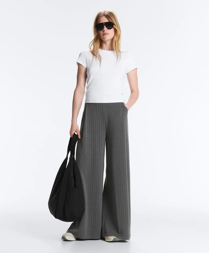 Soft Touch-Modal-Hose mit Nadelstreifen und weitem Bein Soft Touch-Modal-Hose mit Nadelstreifen und weitem Bein