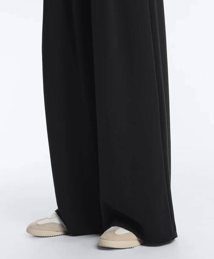 Soft Touch-Modal-Hose mit weitem Bein und Falten an der Taille Soft Touch-Modal-Hose mit weitem Bein und Falten an der Taille