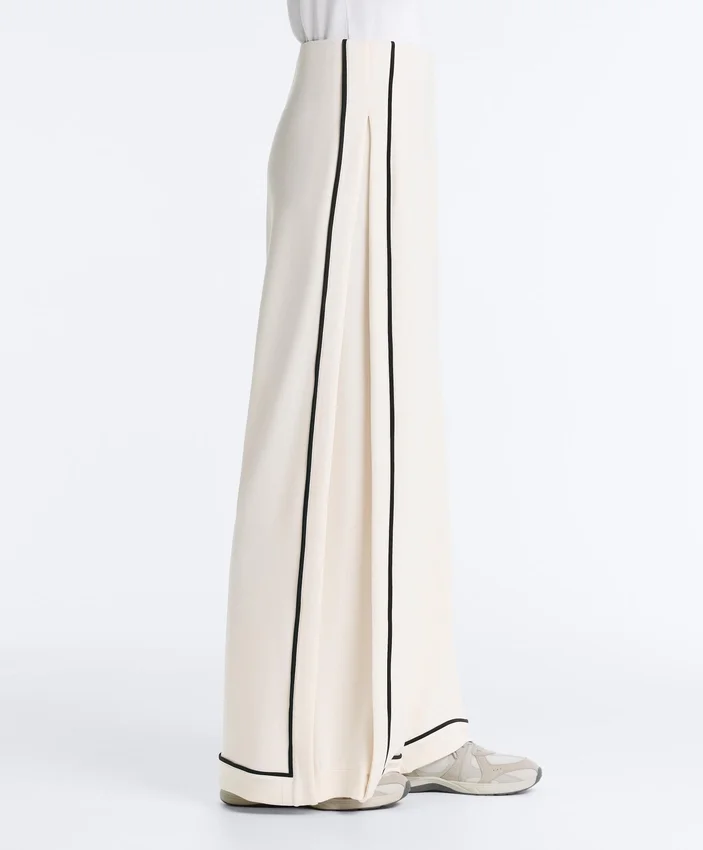 Soft Touch-Modal-Hose mit weitem Bein und kontrastfarbener Paspel Soft Touch-Modal-Hose mit weitem Bein und kontrastfarbener Paspel