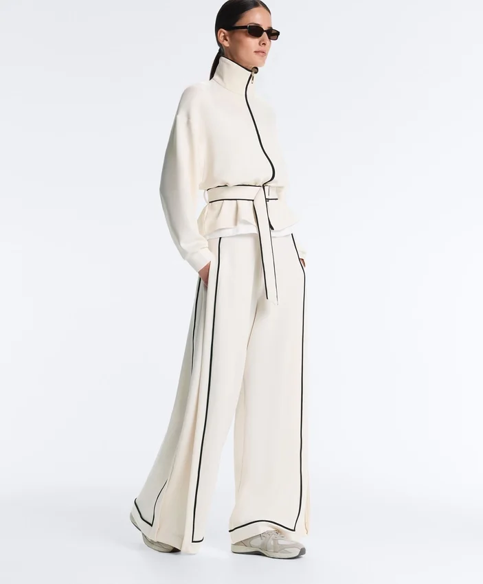 Soft Touch-Modal-Hose mit weitem Bein und kontrastfarbener Paspel Soft Touch-Modal-Hose mit weitem Bein und kontrastfarbener Paspel