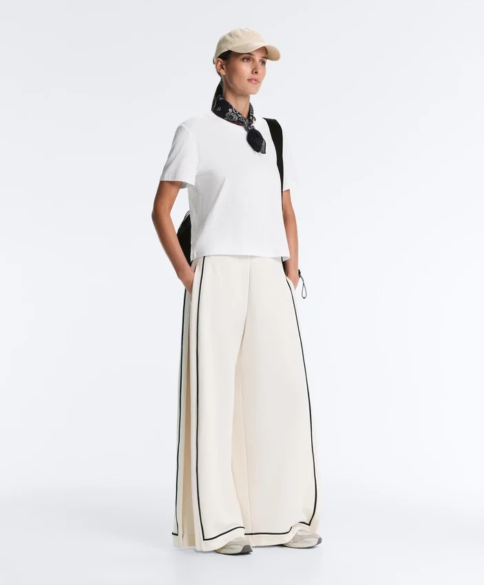 Soft Touch-Modal-Hose mit weitem Bein und kontrastfarbener Paspel Soft Touch-Modal-Hose mit weitem Bein und kontrastfarbener Paspel