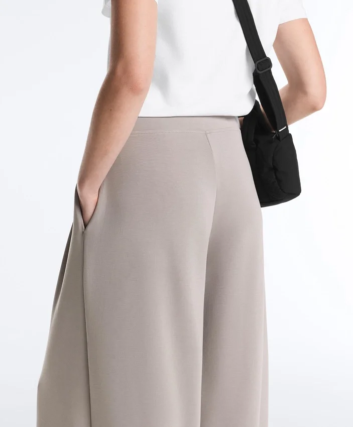 Soft Touch-Modal-Hose mit weitem Bein und Korsett-Detail Soft Touch-Modal-Hose mit weitem Bein und Korsett-Detail