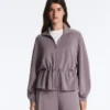 Soft Touch-Modal-Jacke mit verstellbarer Taille und hohem Kragen Soft Touch-Modal-Jacke mit verstellbarer Taille und hohem Kragen