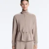 Soft Touch-Modal-Jacke mit verstellbarer Taille und hohem Kragen Soft Touch-Modal-Jacke mit verstellbarer Taille und hohem Kragen