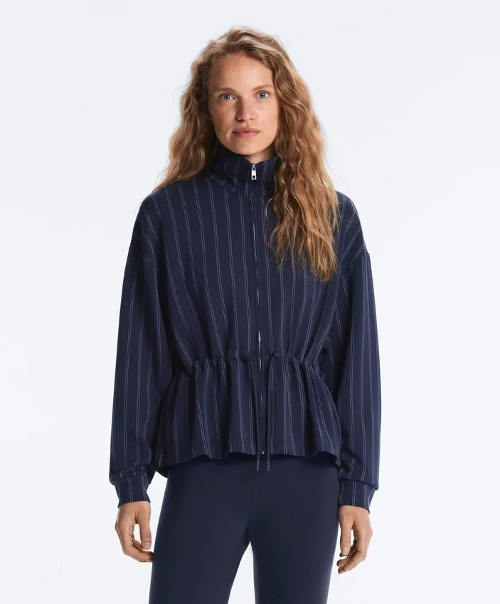 Soft Touch-Modal-Jacke mit verstellbarer Taille und hohem Kragen Soft Touch-Modal-Jacke mit verstellbarer Taille und hohem Kragen