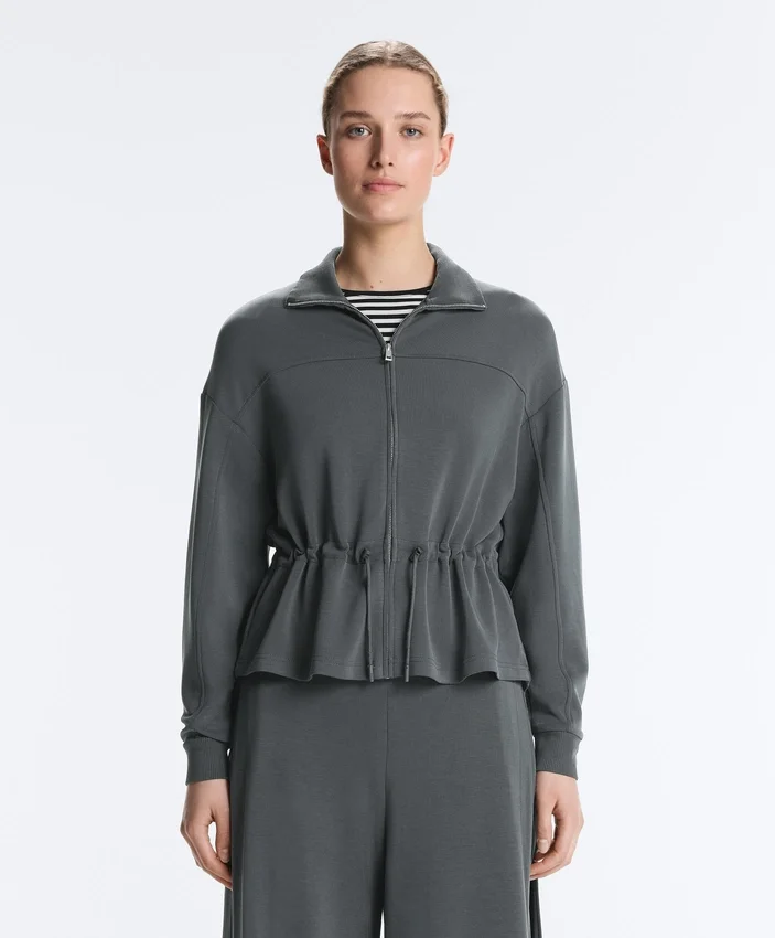 Soft Touch-Modal-Jacke mit verstellbarer Taille und hohem Kragen Soft Touch-Modal-Jacke mit verstellbarer Taille und hohem Kragen