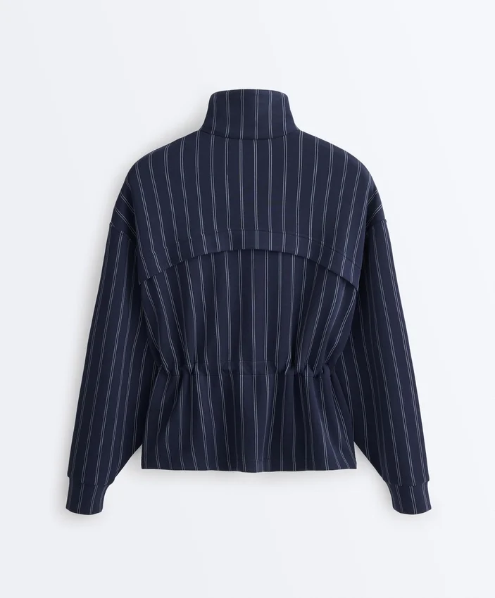 Soft Touch-Modal-Jacke mit verstellbarer Taille und hohem Kragen Soft Touch-Modal-Jacke mit verstellbarer Taille und hohem Kragen