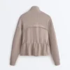 Soft Touch-Modal-Jacke mit verstellbarer Taille und hohem Kragen Soft Touch-Modal-Jacke mit verstellbarer Taille und hohem Kragen