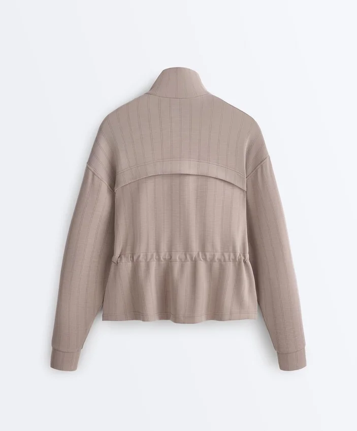 Soft Touch-Modal-Jacke mit verstellbarer Taille und hohem Kragen Soft Touch-Modal-Jacke mit verstellbarer Taille und hohem Kragen