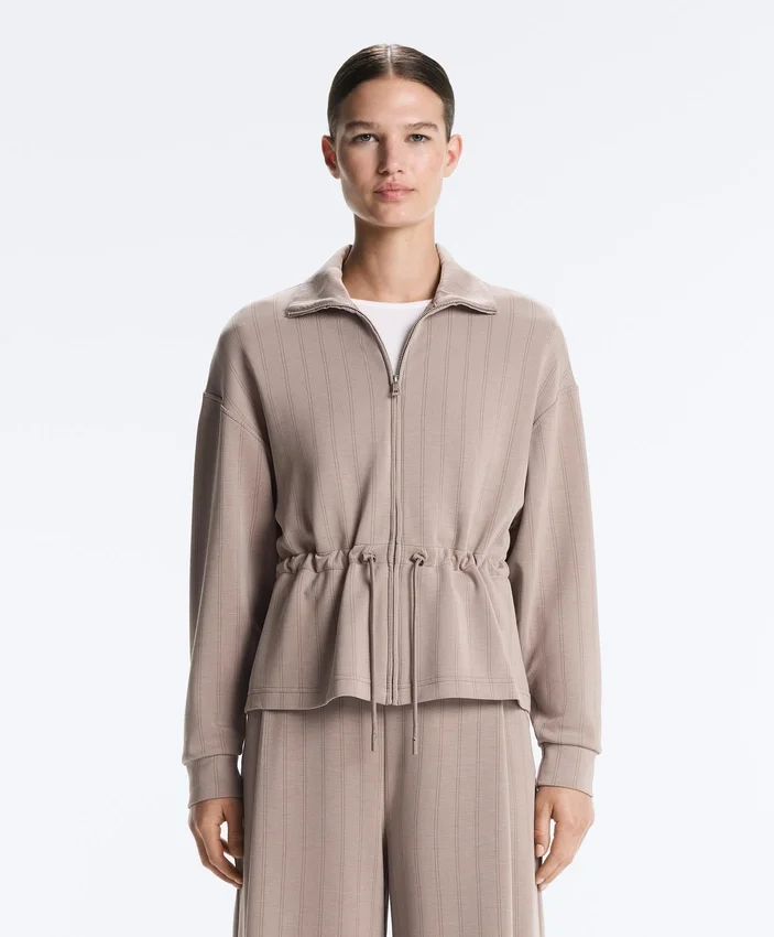 Soft Touch-Modal-Jacke mit verstellbarer Taille und hohem Kragen Soft Touch-Modal-Jacke mit verstellbarer Taille und hohem Kragen