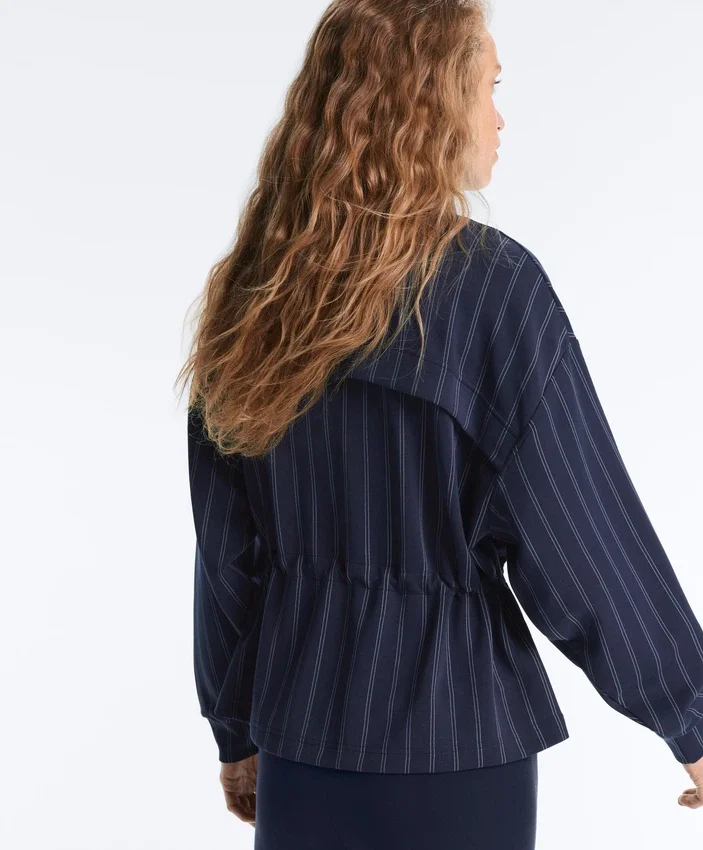 Soft Touch-Modal-Jacke mit verstellbarer Taille und hohem Kragen Soft Touch-Modal-Jacke mit verstellbarer Taille und hohem Kragen