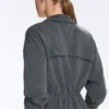 Soft Touch-Modal-Jacke mit verstellbarer Taille und hohem Kragen Soft Touch-Modal-Jacke mit verstellbarer Taille und hohem Kragen