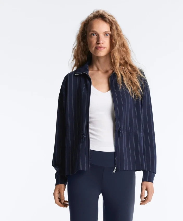 Soft Touch-Modal-Jacke mit verstellbarer Taille und hohem Kragen Soft Touch-Modal-Jacke mit verstellbarer Taille und hohem Kragen