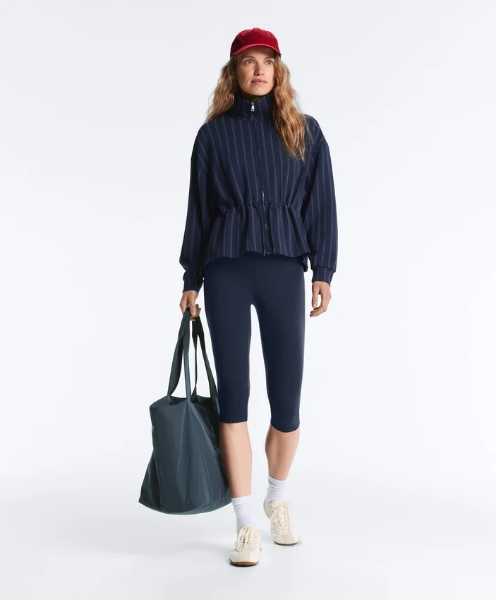 Soft Touch-Modal-Jacke mit verstellbarer Taille und hohem Kragen Soft Touch-Modal-Jacke mit verstellbarer Taille und hohem Kragen